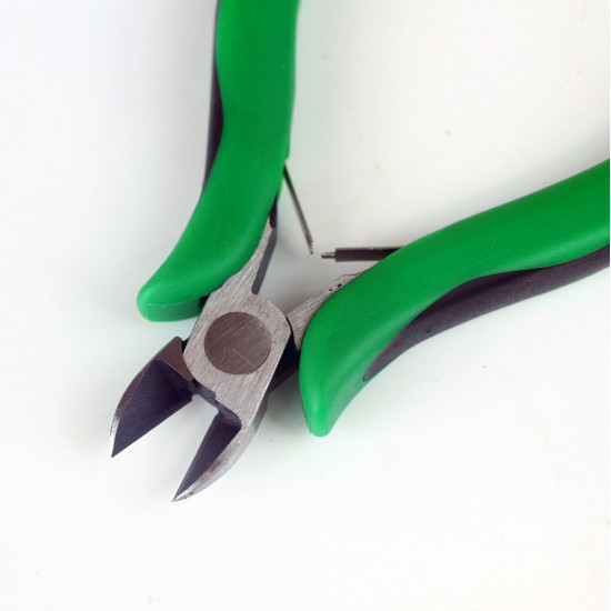 DIAGONAL CUTTING PLIER